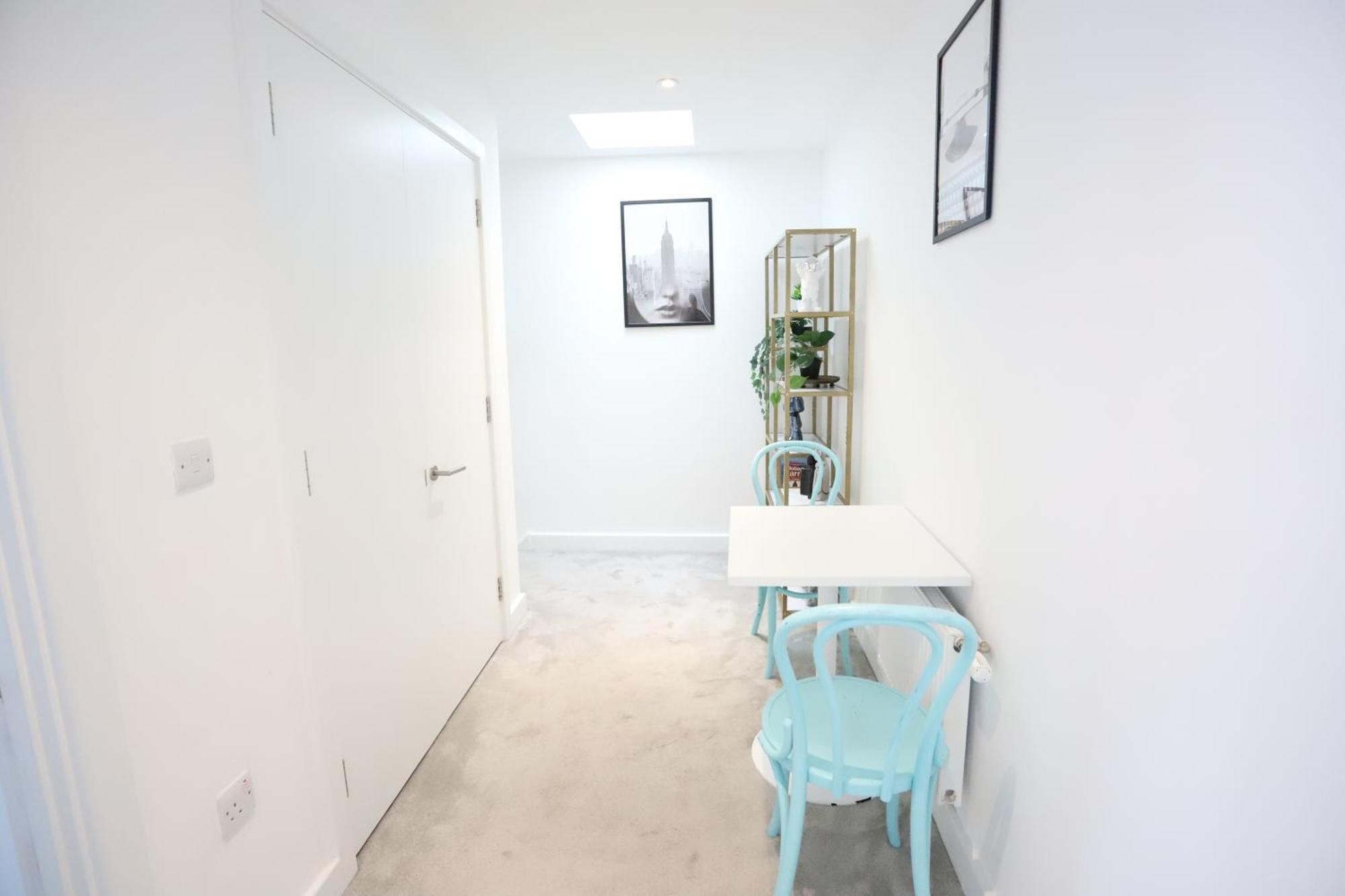 Spacious 3-Story Retreat With Rooftop Terrace And Modern Amenities London Exterior photo