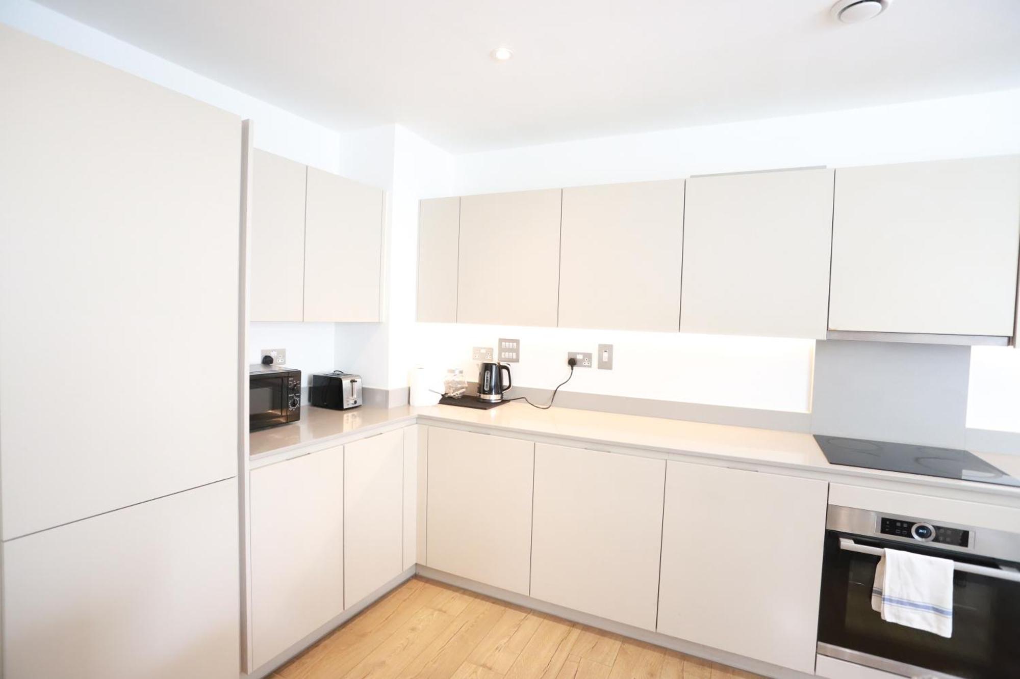 Spacious 3-Story Retreat With Rooftop Terrace And Modern Amenities London Exterior photo