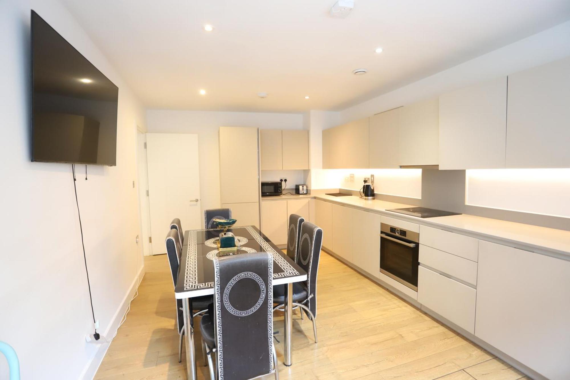 Spacious 3-Story Retreat With Rooftop Terrace And Modern Amenities London Exterior photo