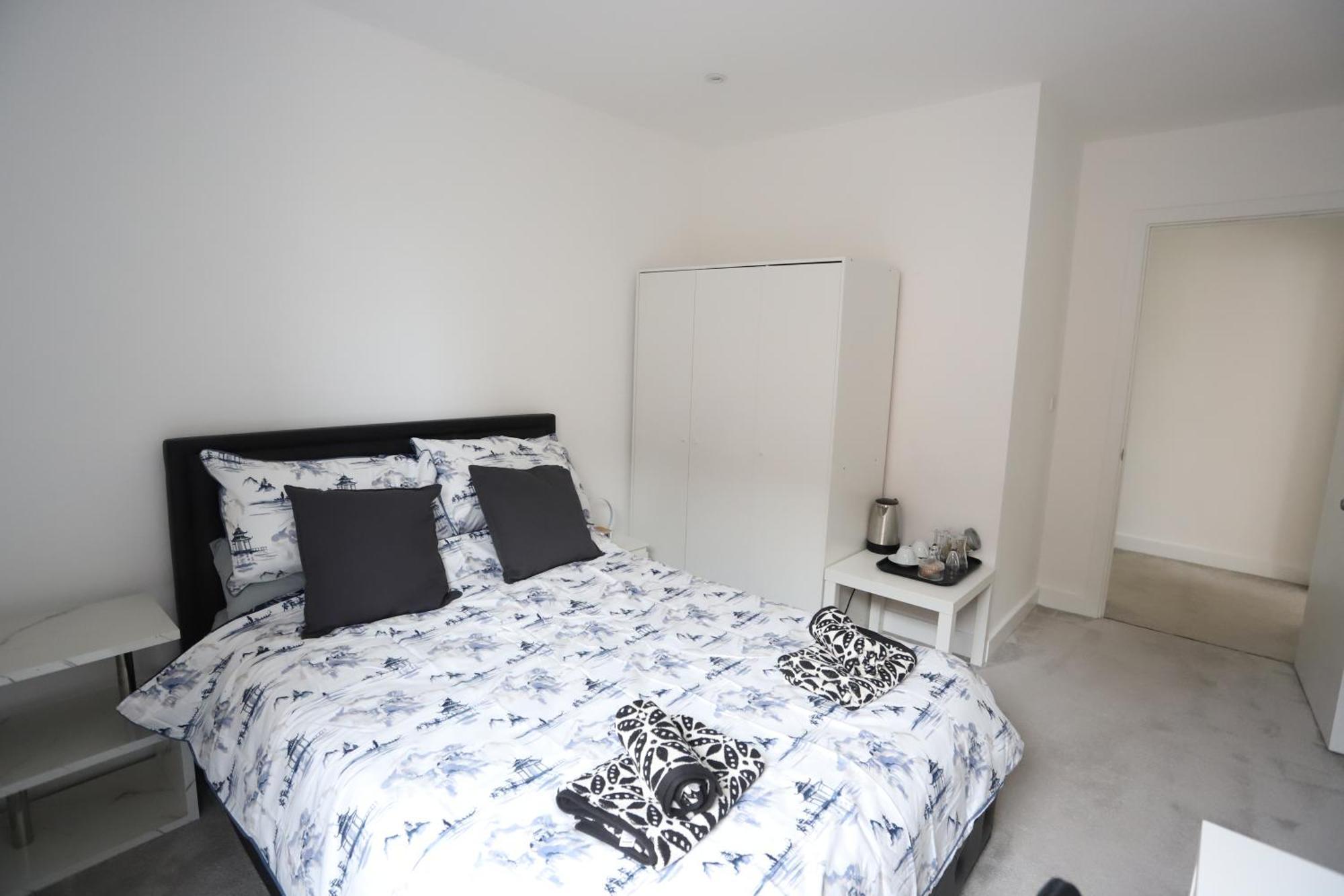 Spacious 3-Story Retreat With Rooftop Terrace And Modern Amenities London Exterior photo