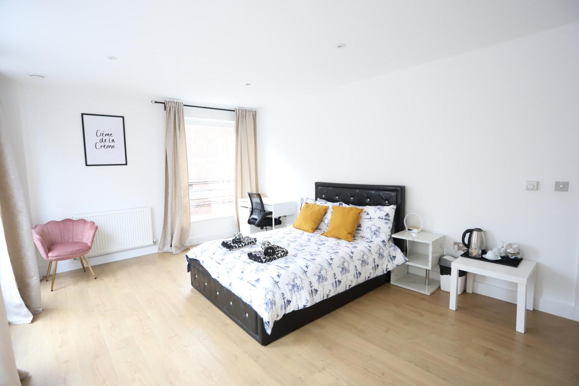 Spacious 3-Story Retreat With Rooftop Terrace And Modern Amenities London Exterior photo